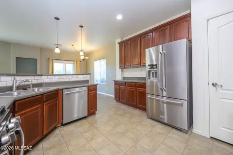 Kitchen - 6245 E Stonechat Dr, Tucson, AZ 85756 photo 3 of 4