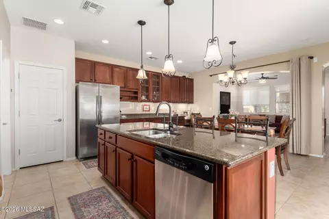 Kitchen - 13985 E Cheavront Loop, Vail, AZ 85641 photo 4 of 4