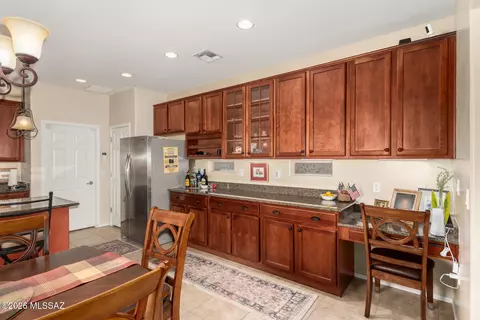 Kitchen - 13985 E Cheavront Loop, Vail, AZ 85641 photo 3 of 4