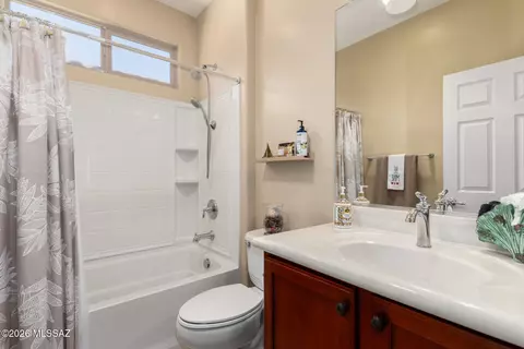 Bath - 13985 E Cheavront Loop, Vail, AZ 85641 photo 3 of 3
