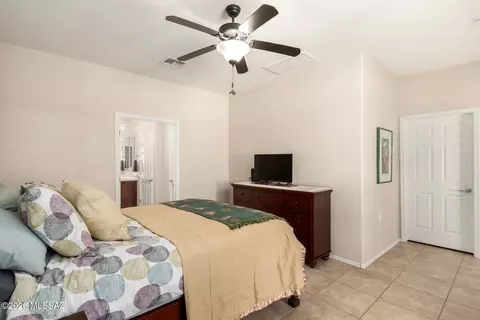 Bedroom - 13985 E Cheavront Loop, Vail, AZ 85641 photo 2 of 5