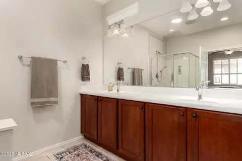 Bath - 13985 E Cheavront Loop, Vail, AZ 85641 photo 1 of 3
