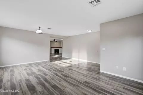 Living - 13653 E Oxmoor Valley Dr, Vail, AZ 85641 photo 3 of 10