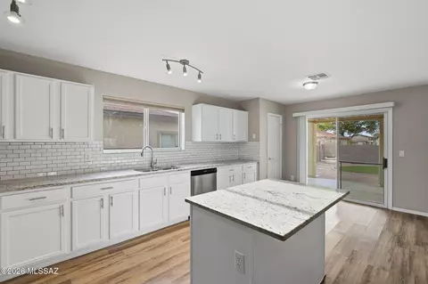 Kitchen - 13653 E Oxmoor Valley Dr, Vail, AZ 85641 photo 2 of 3