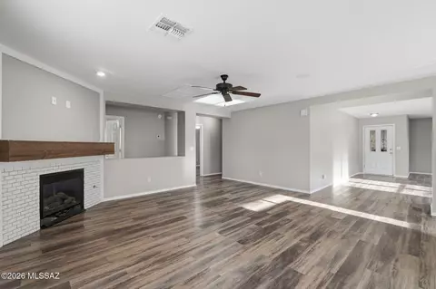 Living - 13653 E Oxmoor Valley Dr, Vail, AZ 85641 photo 6 of 10