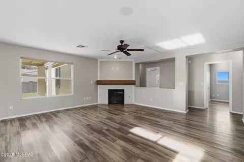 Living - 13653 E Oxmoor Valley Dr, Vail, AZ 85641 photo 4 of 10