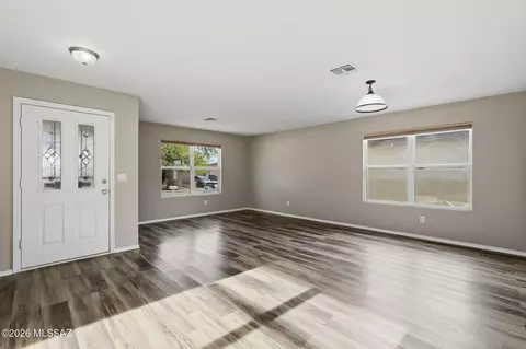 Living - 13653 E Oxmoor Valley Dr, Vail, AZ 85641 photo 1 of 10