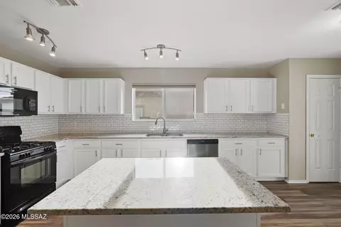 Kitchen - 13653 E Oxmoor Valley Dr, Vail, AZ 85641 photo 3 of 3