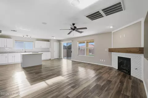 Living - 13653 E Oxmoor Valley Dr, Vail, AZ 85641 photo 5 of 10