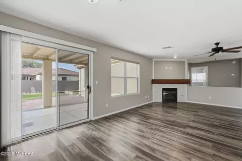 Living - 13653 E Oxmoor Valley Dr, Vail, AZ 85641 photo 7 of 10