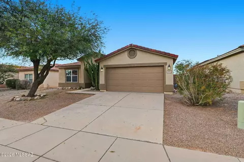 Exterior - 13653 E Oxmoor Valley Dr, Vail, AZ 85641 photo 2 of 10