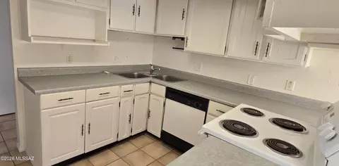 Kitchen - 1025 E Irene Cir, Pearce, AZ 85625 photo 2 of 2