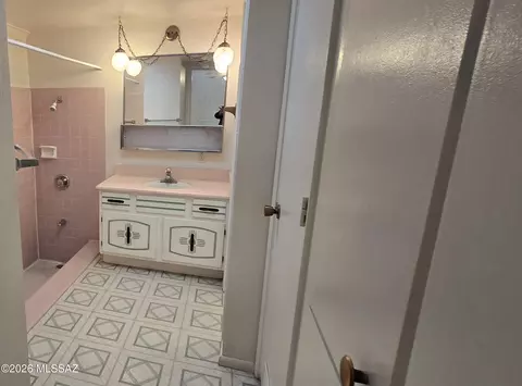 Bath - 1025 E Irene Cir, Pearce, AZ 85625 photo 1 of 4