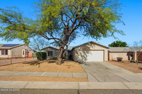 8911 E Fairway Groves Dr, Tucson, AZ 85730
