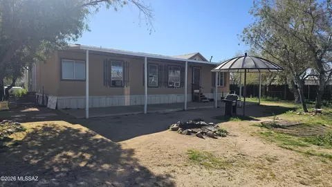 7983 N Team Roper Rd, Tucson, AZ 85743