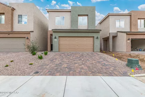 8829 N Sherry Cervi Way, Tucson, AZ 85743