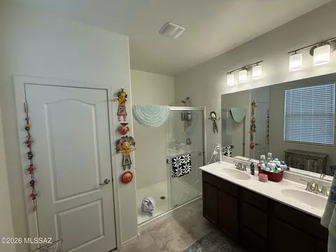 Bath - 10827 E Painted Mesa Pl, Vail, AZ 85641 photo 3 of 3