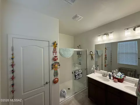 Bath - 10827 E Painted Mesa Pl, Vail, AZ 85641 photo 2 of 3