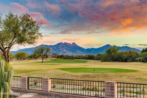 2502 E Glen Canyon Rd, Green Valley, AZ 85614