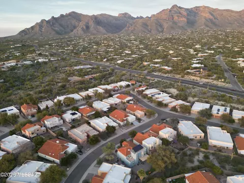 View/Area - 578 E Wagon Bluff Dr, Tucson, AZ 85704 photo 5 of 10