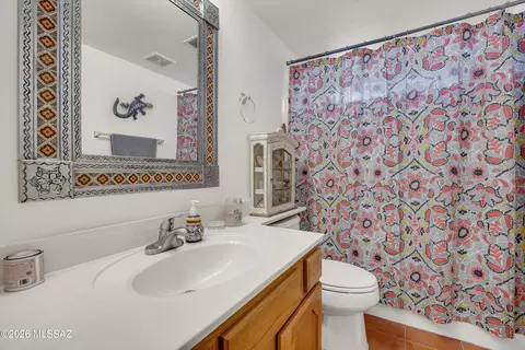 Bath - 578 E Wagon Bluff Dr, Tucson, AZ 85704 photo 3 of 4
