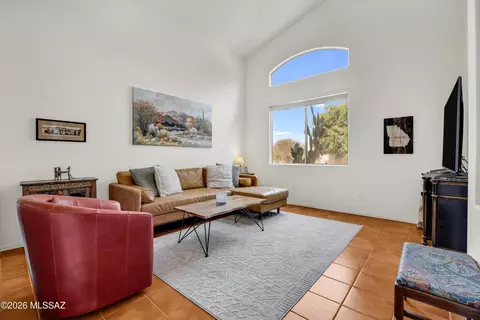 Living - 578 E Wagon Bluff Dr, Tucson, AZ 85704 photo 2 of 3