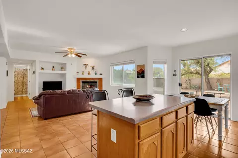 Kitchen - 578 E Wagon Bluff Dr, Tucson, AZ 85704 photo 5 of 5