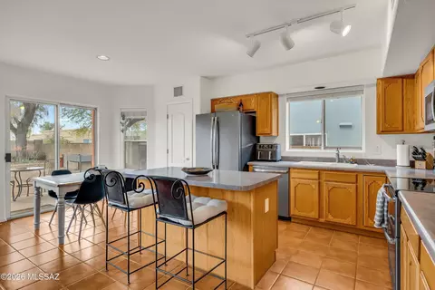 Kitchen - 578 E Wagon Bluff Dr, Tucson, AZ 85704 photo 1 of 5