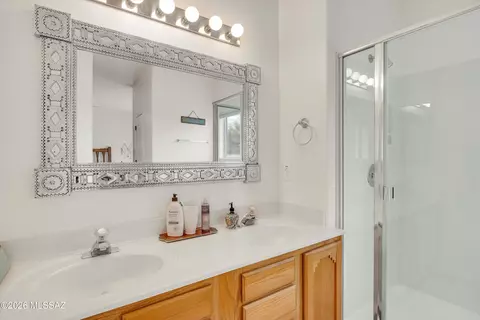 Bath - 578 E Wagon Bluff Dr, Tucson, AZ 85704 photo 1 of 4