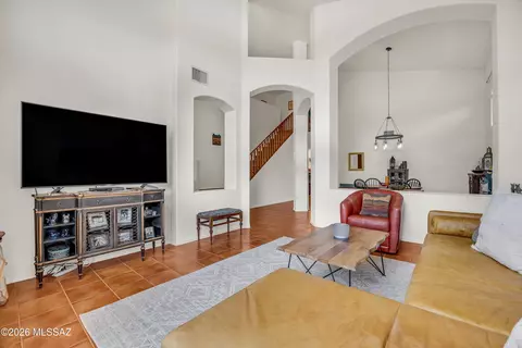 Living - 578 E Wagon Bluff Dr, Tucson, AZ 85704 photo 1 of 3