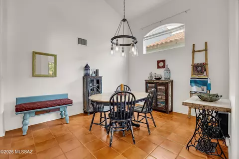Dining - 578 E Wagon Bluff Dr, Tucson, AZ 85704 photo 1 of 2