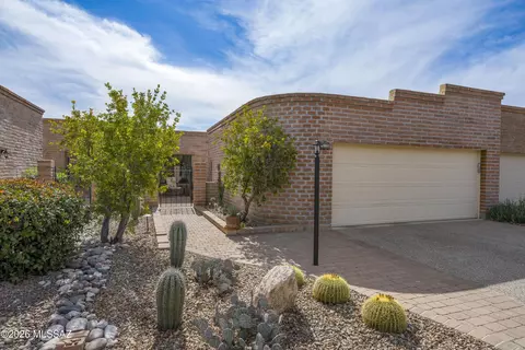 5800 E Cochise Trl, Tucson, AZ 85750