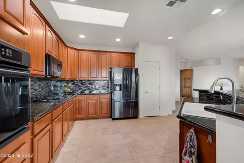 Kitchen - 10561 S Coyote Melon Loop, Vail, AZ 85641 photo 3 of 5