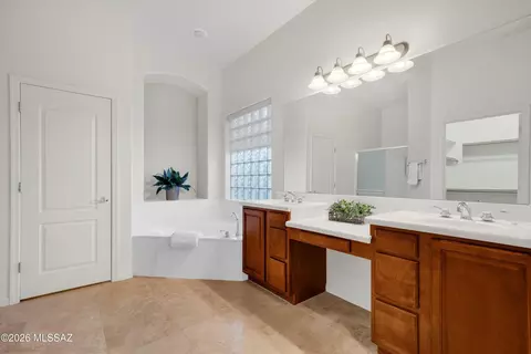 Bath - 10561 S Coyote Melon Loop, Vail, AZ 85641 photo 1 of 2