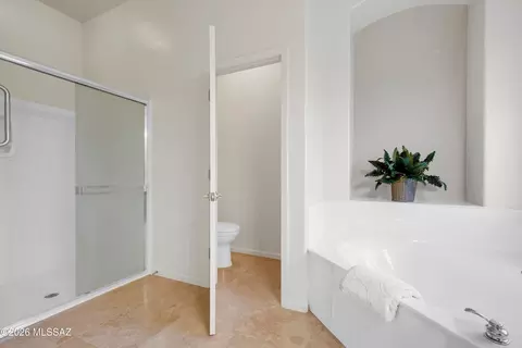 Bath - 10561 S Coyote Melon Loop, Vail, AZ 85641 photo 2 of 2