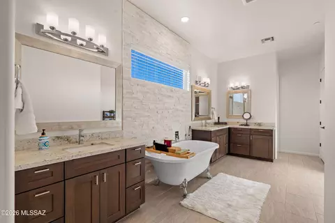 Bath - 3610 E Andrada Rd, Vail, AZ 85641 photo 1 of 7
