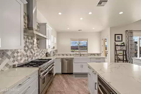 Kitchen - 3610 E Andrada Rd, Vail, AZ 85641 photo 5 of 7