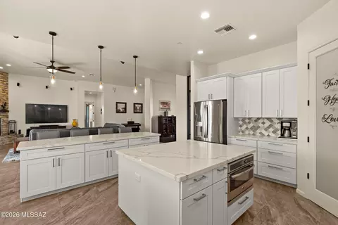 Kitchen - 3610 E Andrada Rd, Vail, AZ 85641 photo 6 of 7