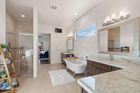 Bath - 3610 E Andrada Rd, Vail, AZ 85641 photo 3 of 7