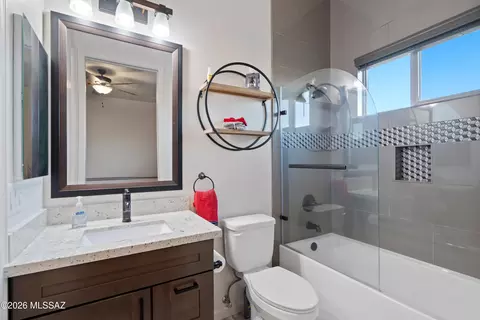 Bath - 3610 E Andrada Rd, Vail, AZ 85641 photo 6 of 7