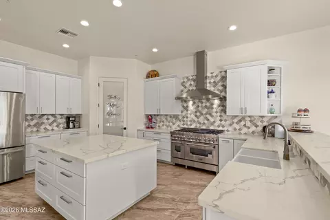 Kitchen - 3610 E Andrada Rd, Vail, AZ 85641 photo 4 of 7