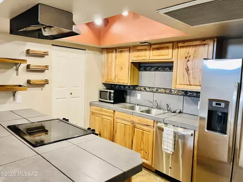 1200 E River Rd # F63, Tucson, AZ 85718