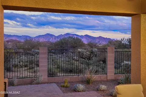 12228 N Golden Mirror Dr, Marana, AZ 85658