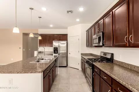 Kitchen - 8924 E Abrams Loop, Tucson, AZ 85710 photo 4 of 4