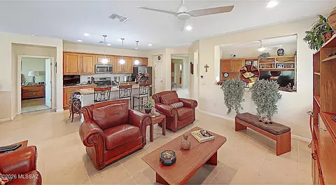 954 N Broken Hills Dr, Green Valley, AZ 85614