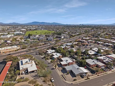 2121 W Ironwood Ridge Dr, Tucson, AZ 85745