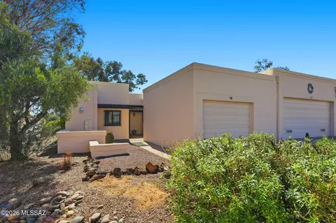 851 W Calle De Emilia, Green Valley, AZ 85614