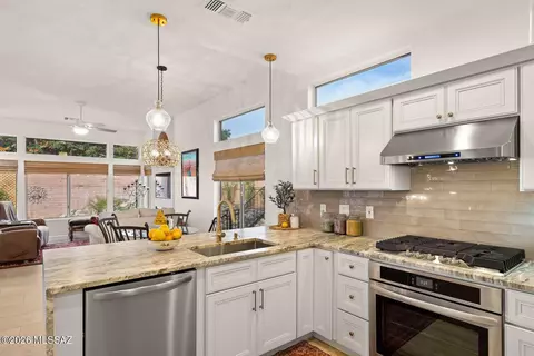 Kitchen - 1069 E Ritz Ct, Oro Valley, AZ 85755 photo 4 of 5