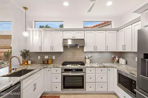 Kitchen - 1069 E Ritz Ct, Oro Valley, AZ 85755 photo 1 of 5
