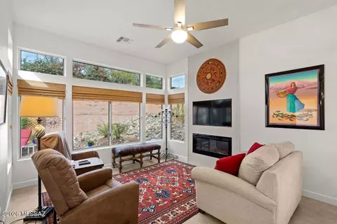 Living - 1069 E Ritz Ct, Oro Valley, AZ 85755 photo 3 of 4